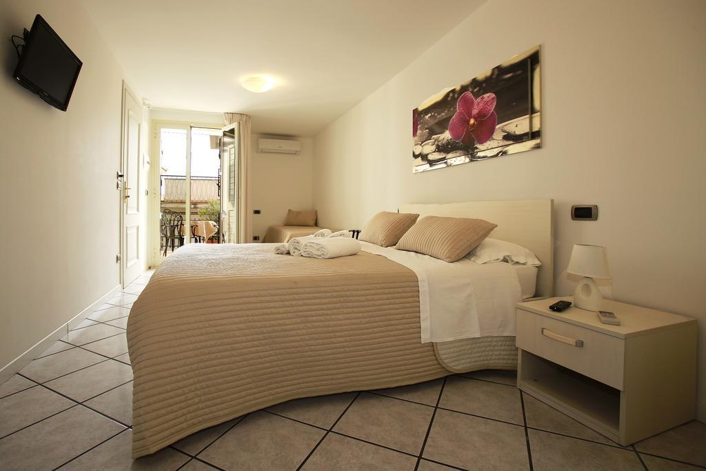 B&B A Casa Di Amici Джардини-Наксос Экстерьер фото